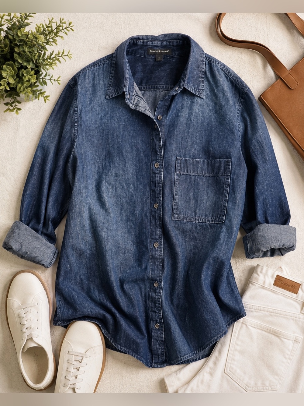 Banana Republic Women’s Denim Chambray Button-Up Shirt Medium 100% Cotton